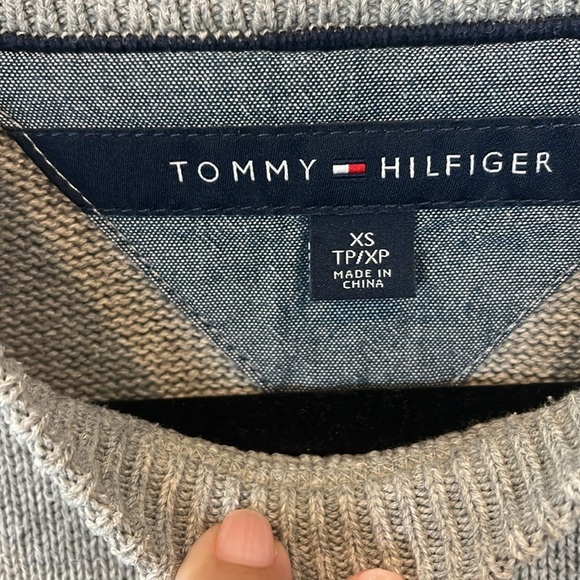 Tommy Hilfiger Men's Size XS Classic Heather Gray Crewneck Sweater - Picture 4 of 9